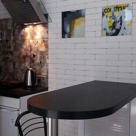 Apartment With Fireplace Lviv Buitenkant foto